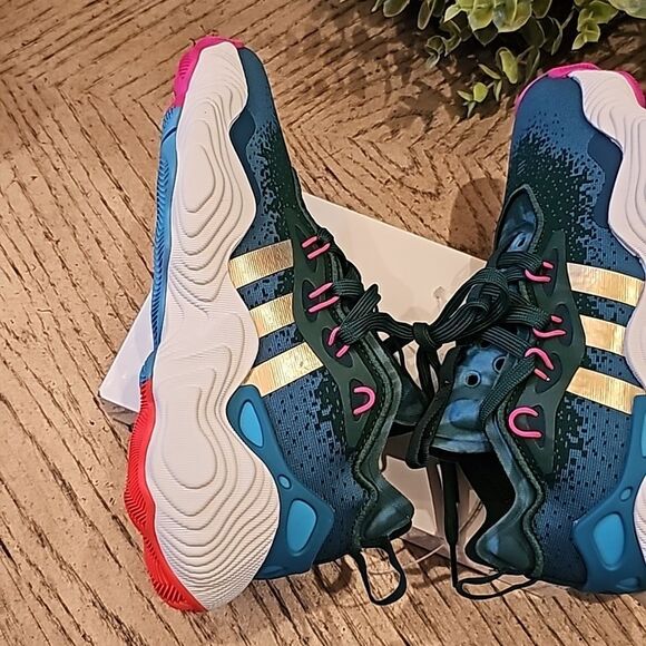 Adidas Trae Young size 5 boys or 7 womens NWOT - Picture 5 of 11